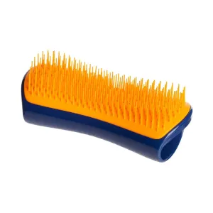 Detangling dog brush by Pet Teezer